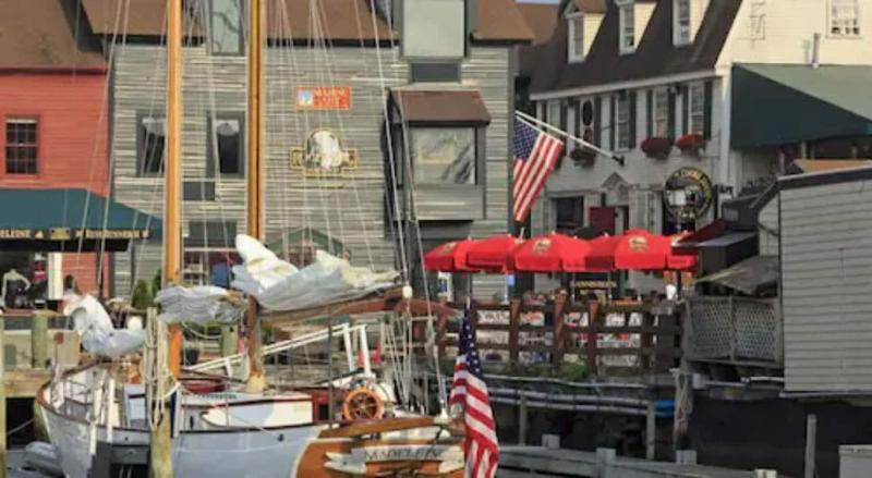 فندق Admiral Farragut Inn