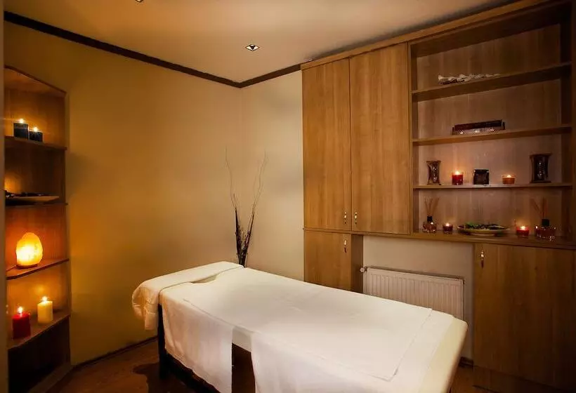 Carlton Hotel Old City