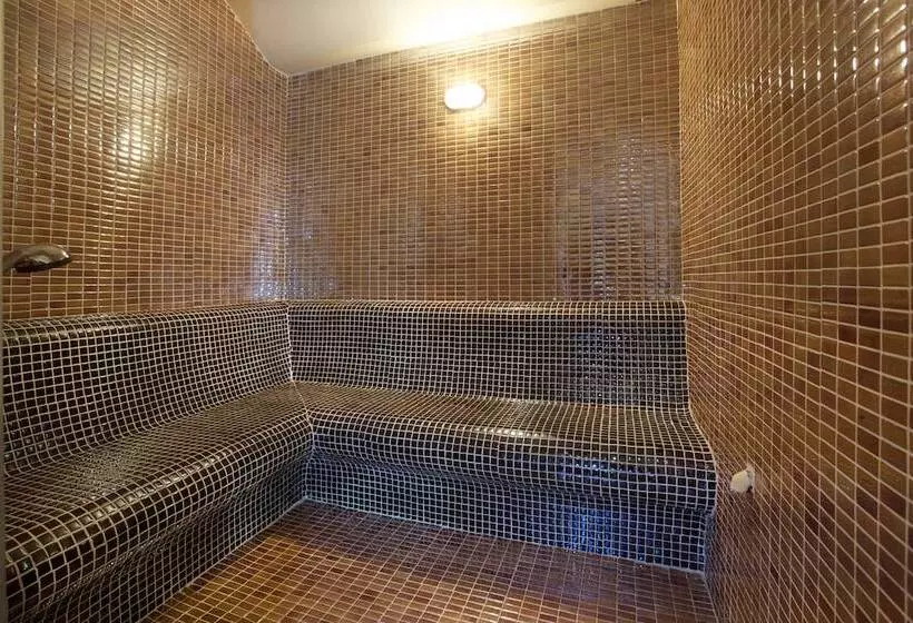 Carlton Hotel Old City