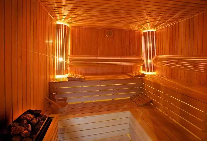 Carlton Hotel Old City