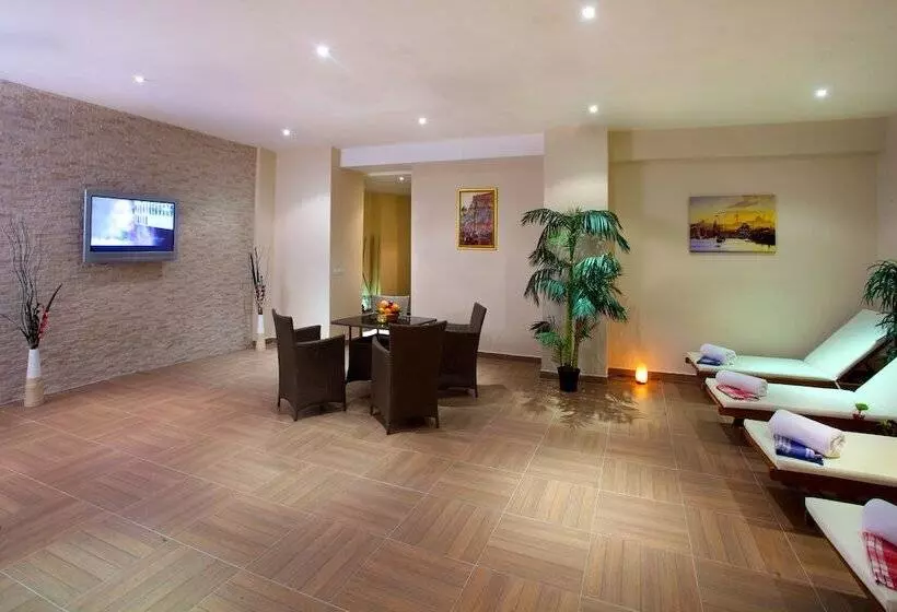 Carlton Hotel Old City