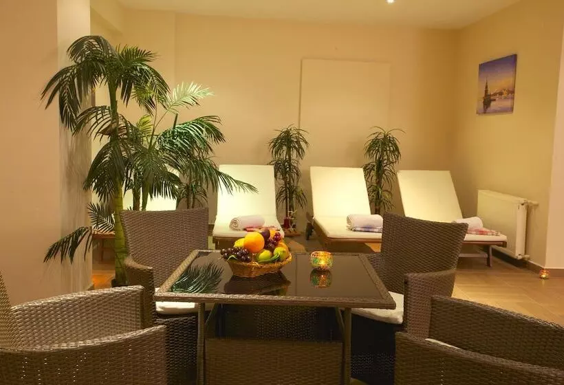 Carlton Hotel Old City