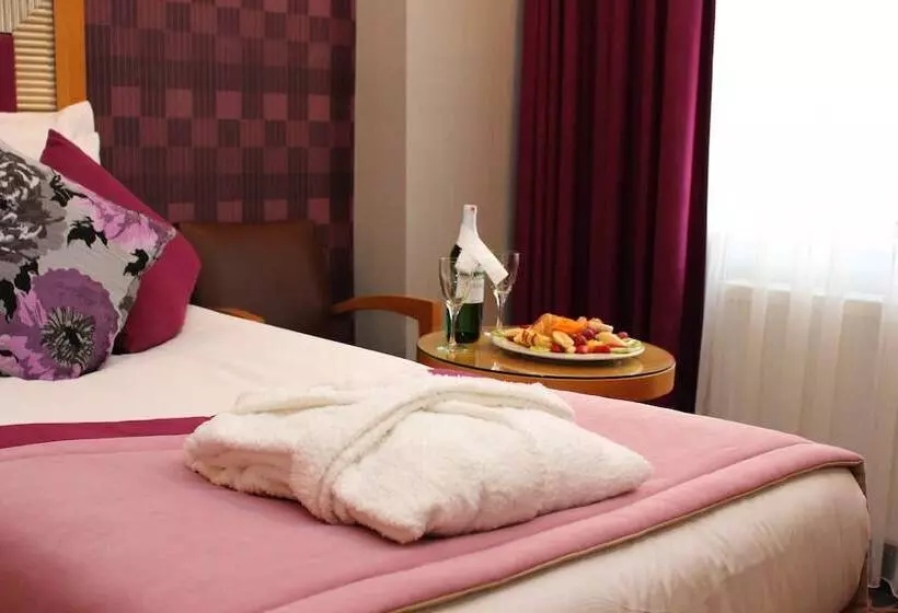 Carlton Hotel Old City