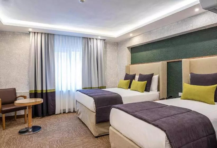 Carlton Hotel Old City