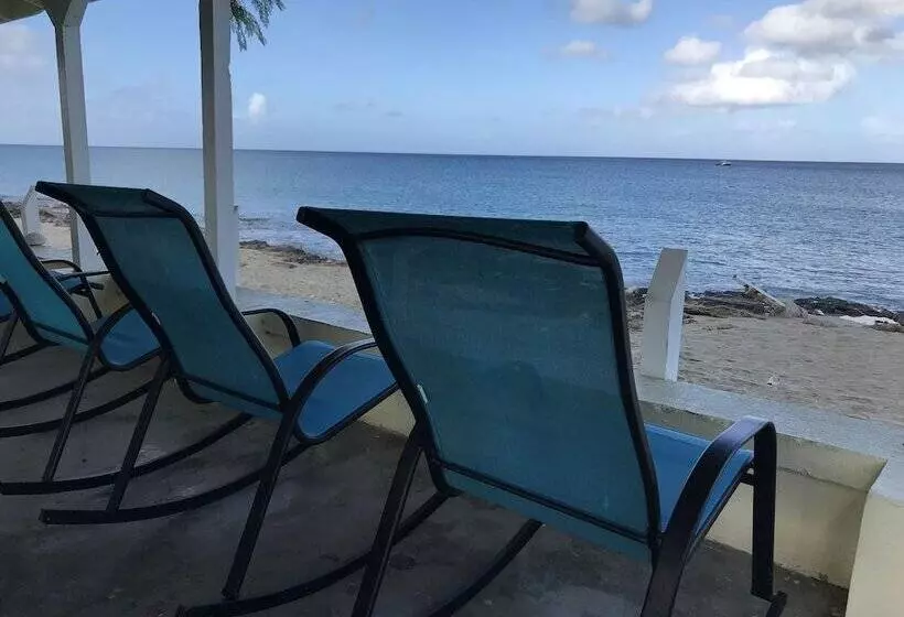 هتل Cottages By The Sea