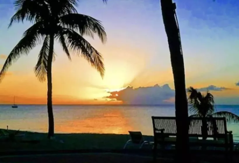 هتل Cottages By The Sea