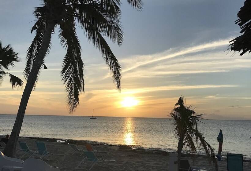 هتل Cottages By The Sea