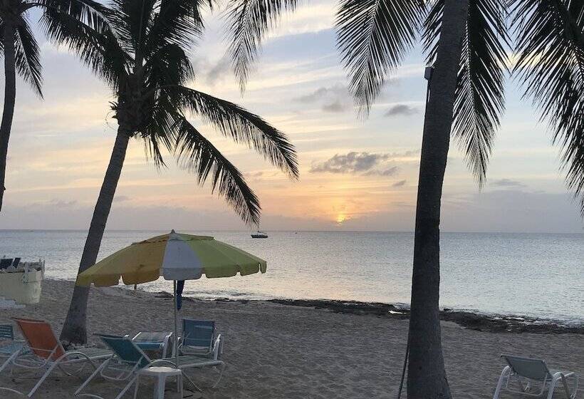 هتل Cottages By The Sea