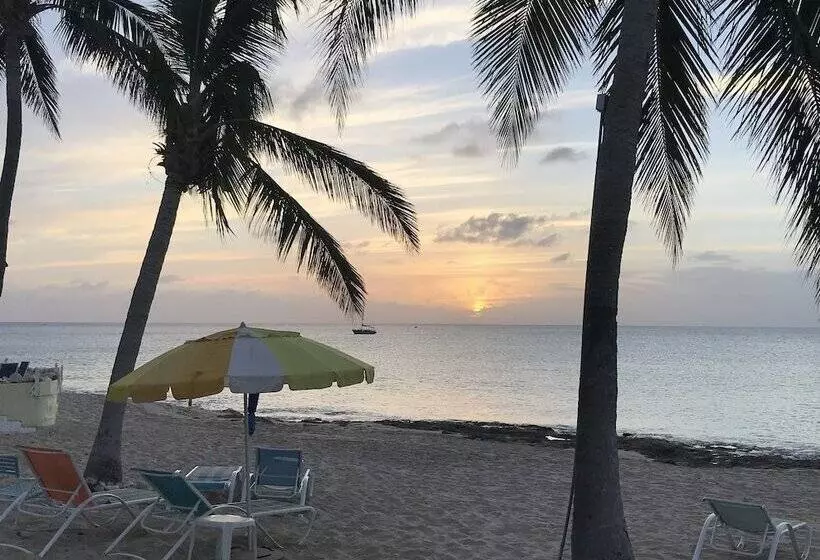 هتل Cottages By The Sea