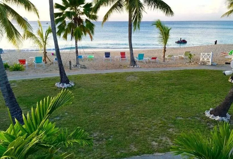 هتل Cottages By The Sea