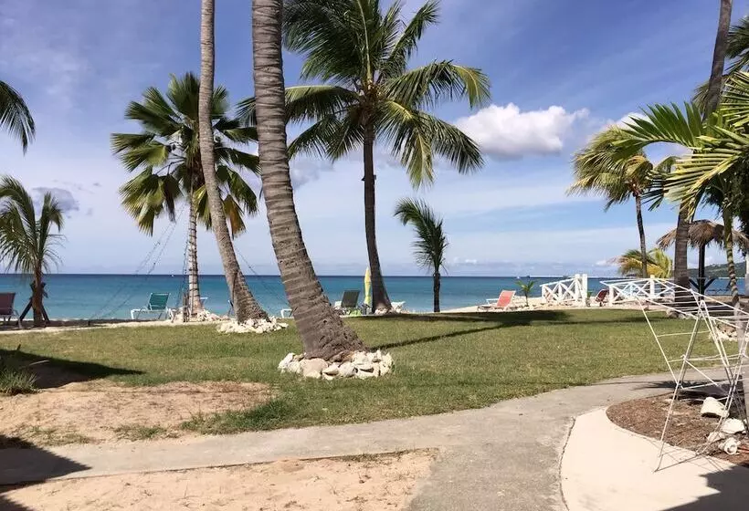 هتل Cottages By The Sea