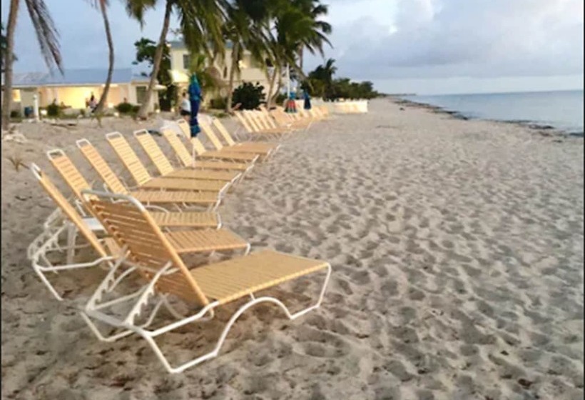 هتل Cottages By The Sea