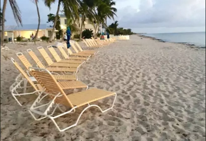 هتل Cottages By The Sea