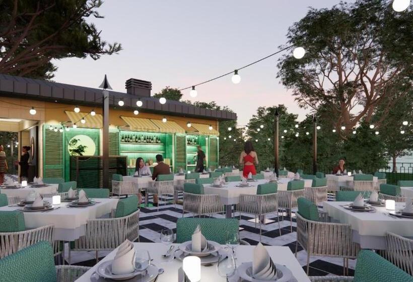 בית מלון כפרי Megasaray Resort Side