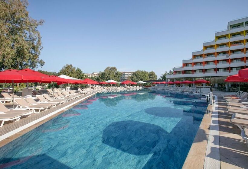 בית מלון כפרי Megasaray Resort Side