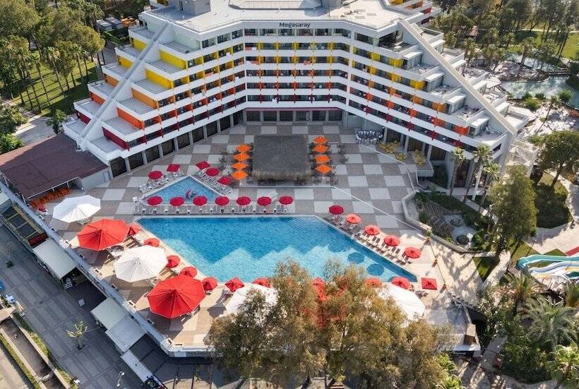 בית מלון כפרי Megasaray Resort Side