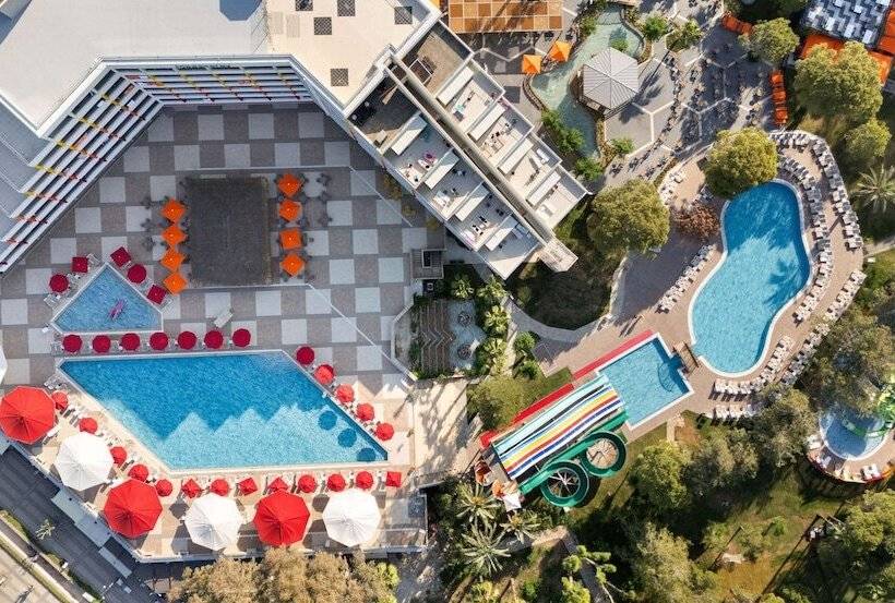 בית מלון כפרי Megasaray Resort Side