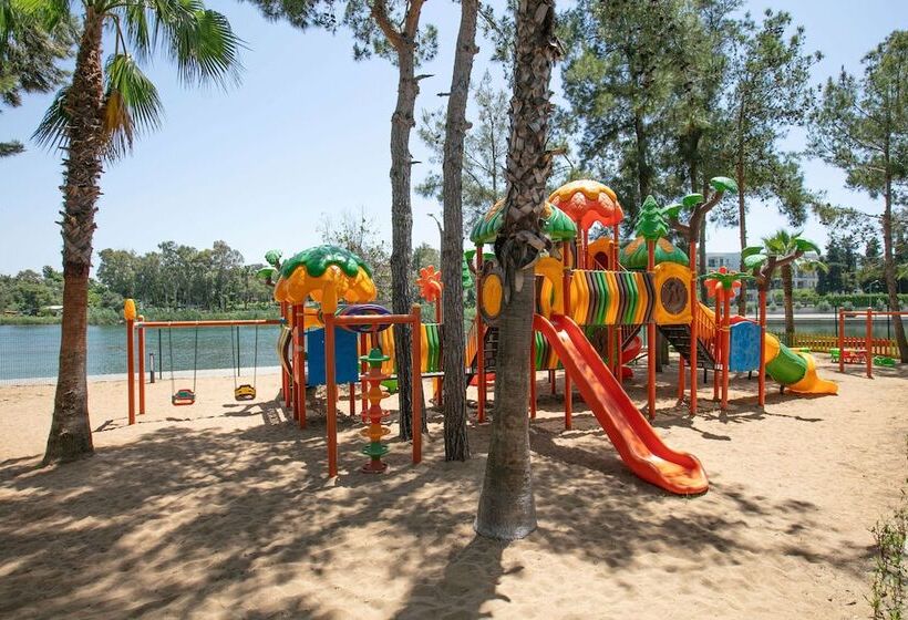 בית מלון כפרי Megasaray Resort Side