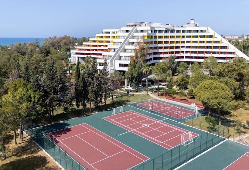 בית מלון כפרי Megasaray Resort Side