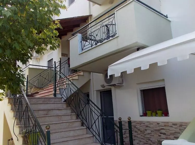 Nikos Apartments
