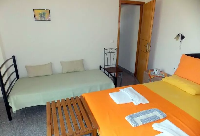 Nikos Apartments