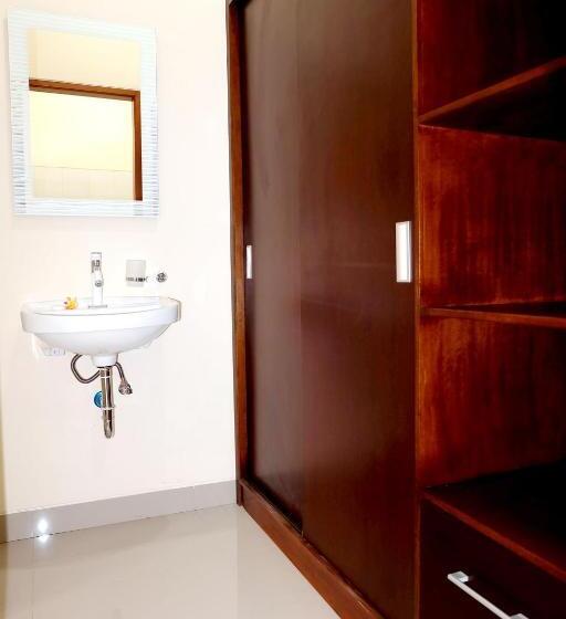 پانسیون Tom S Inn Pecatu