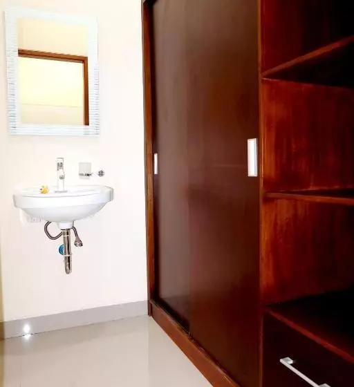 ペンション Tom S Inn Pecatu