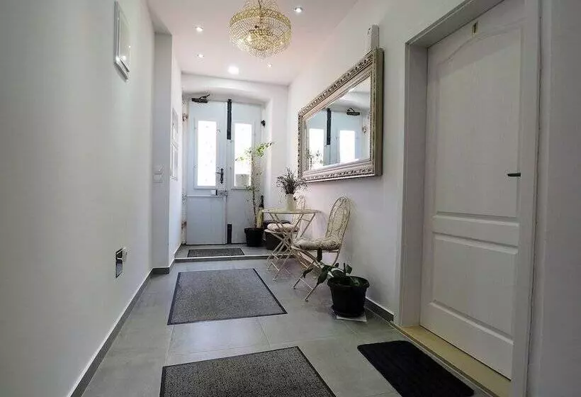 Captain Emo City Apartments