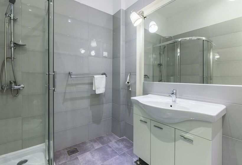 Captain Emo City Apartments