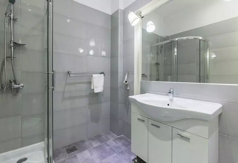 Captain Emo City Apartments