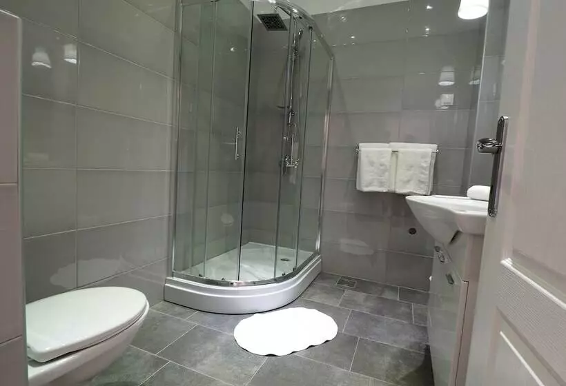 Captain Emo City Apartments