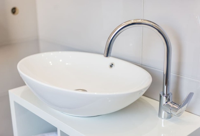 Captain Emo City Apartments