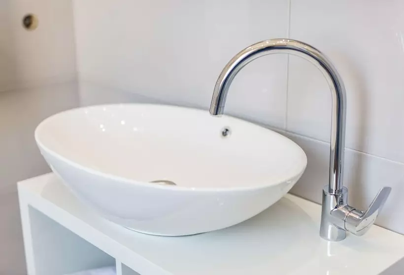 Captain Emo City Apartments