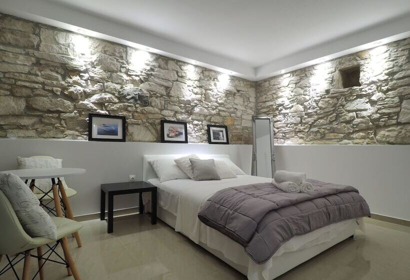 Captain Emo City Apartments