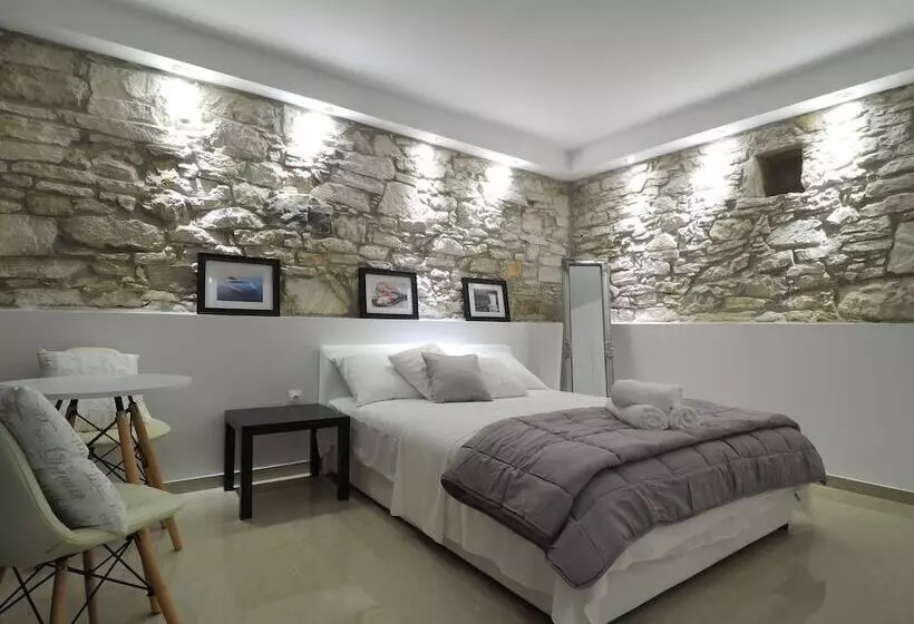 Captain Emo City Apartments