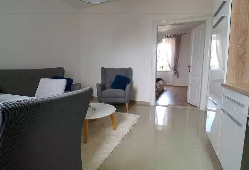 Captain Emo City Apartments