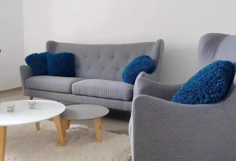 Captain Emo City Apartments