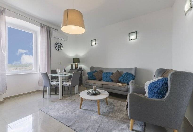 Captain Emo City Apartments