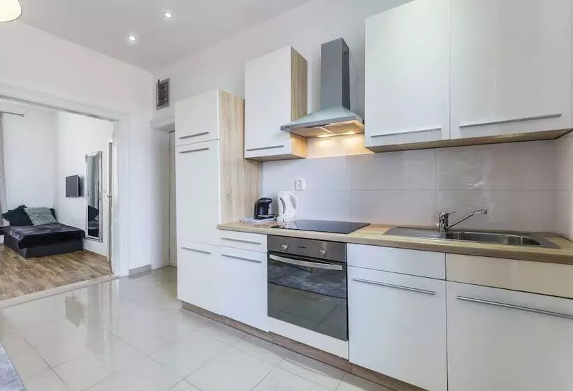 Captain Emo City Apartments