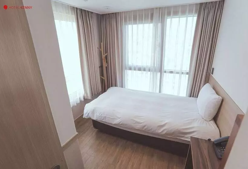 Kenny Stay Jeju Seoguipo Hotel Kenny