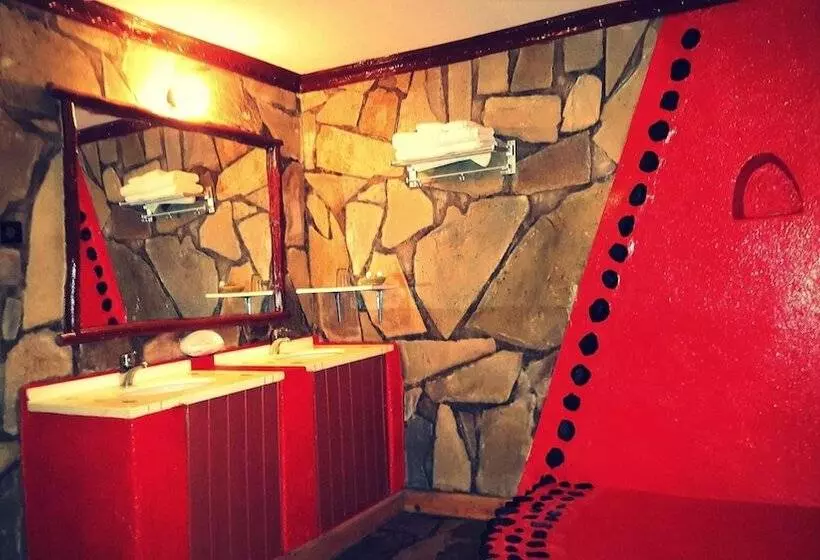 هتل Le Bambou Gorilla Lodge