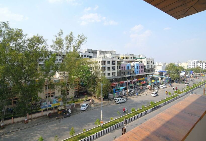 בית מלון כפרי Treebo Avadh Residency