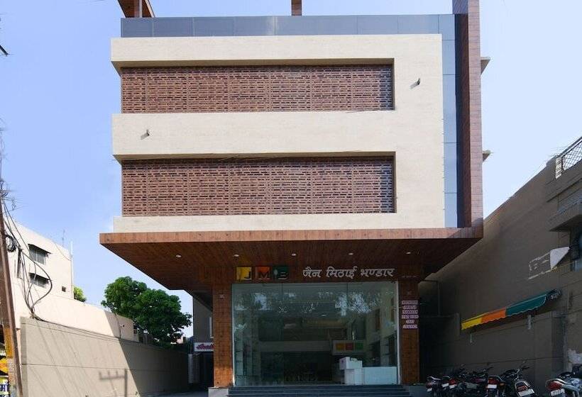 בית מלון כפרי Treebo Avadh Residency