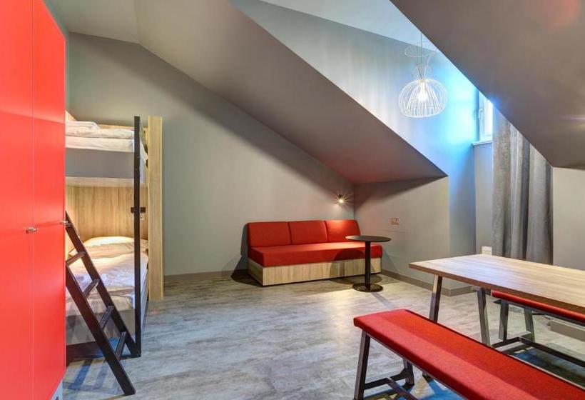 ホテル Holiday Inn St. Petersburg  Theatre Square