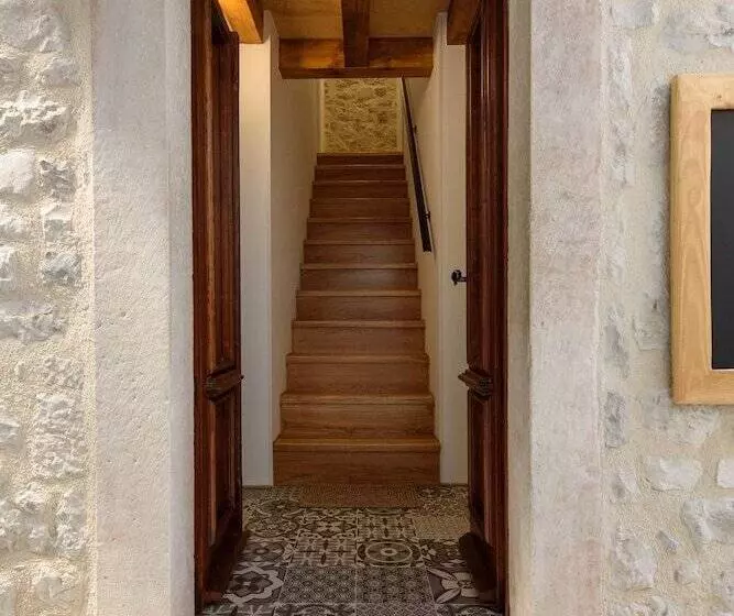 Majatalo Apartments & Rooms Tiramola   Old Town