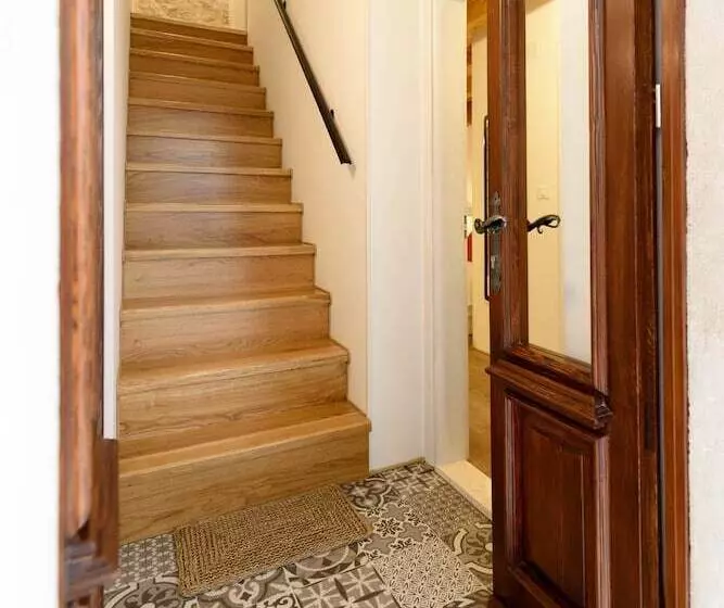 Majatalo Apartments & Rooms Tiramola   Old Town