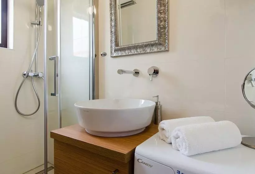 Majatalo Apartments & Rooms Tiramola   Old Town