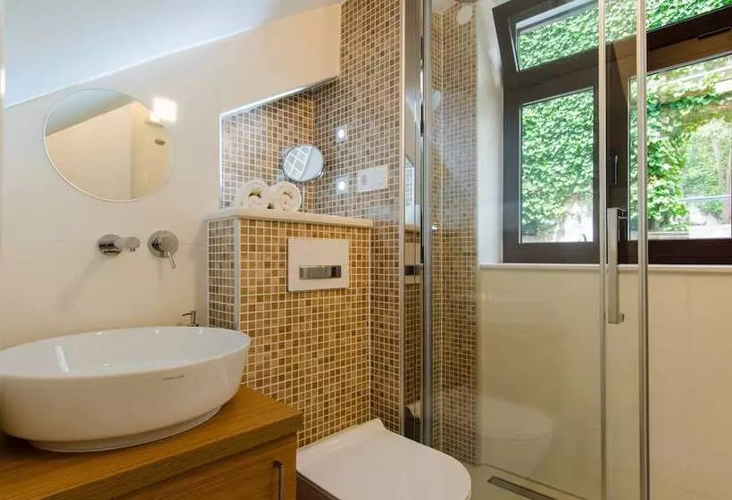 Majatalo Apartments & Rooms Tiramola   Old Town