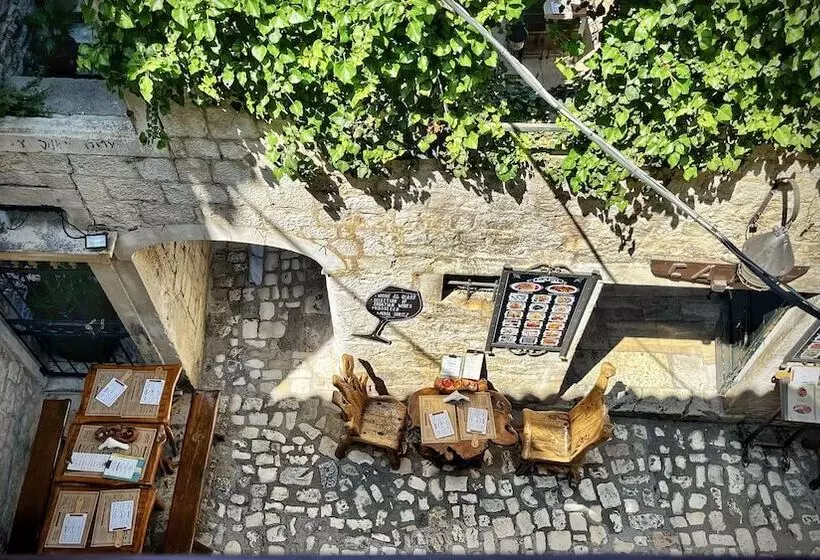 Majatalo Apartments & Rooms Tiramola   Old Town