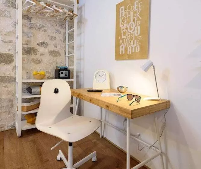 Majatalo Apartments & Rooms Tiramola   Old Town